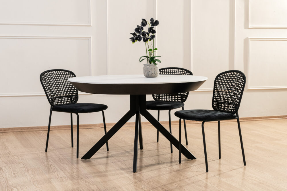 כיסאות קולינס עם גב רשת ופינת אוכל דאגלס